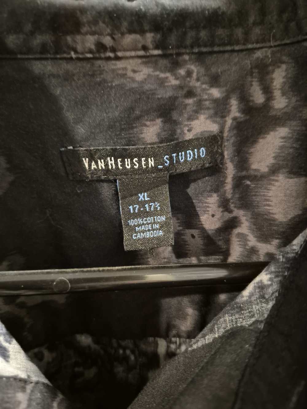 Van Heusen Black and Gray Floral Short-Sleeve Button-Up Shirt - Picture 2 of 3